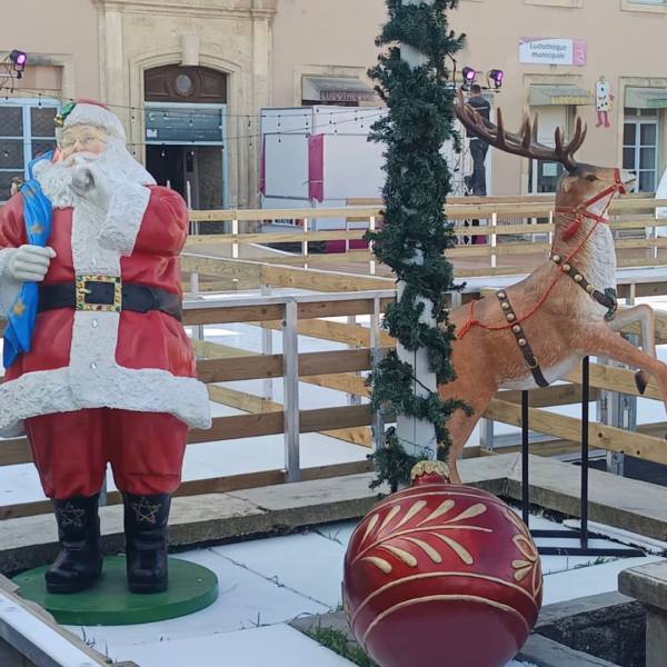 Mise en place de décoration de noël par Colors Events 