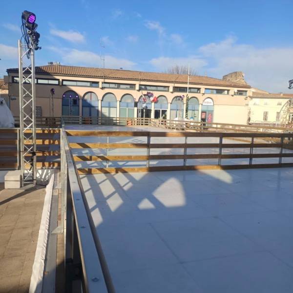 patinoire sur mesure signée Colors Events à Bagnols-sur-Cèze